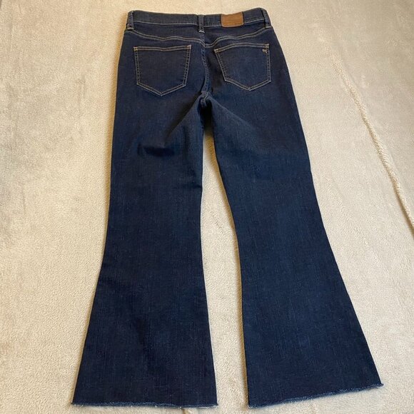 Madewell Womans Jeans Size 27 Flea Market Flare Dark Wash Raw Hem - Picture 2 of 16